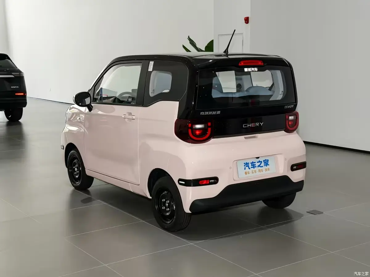 Chery QQ Ice Cream rosa parado de traseira