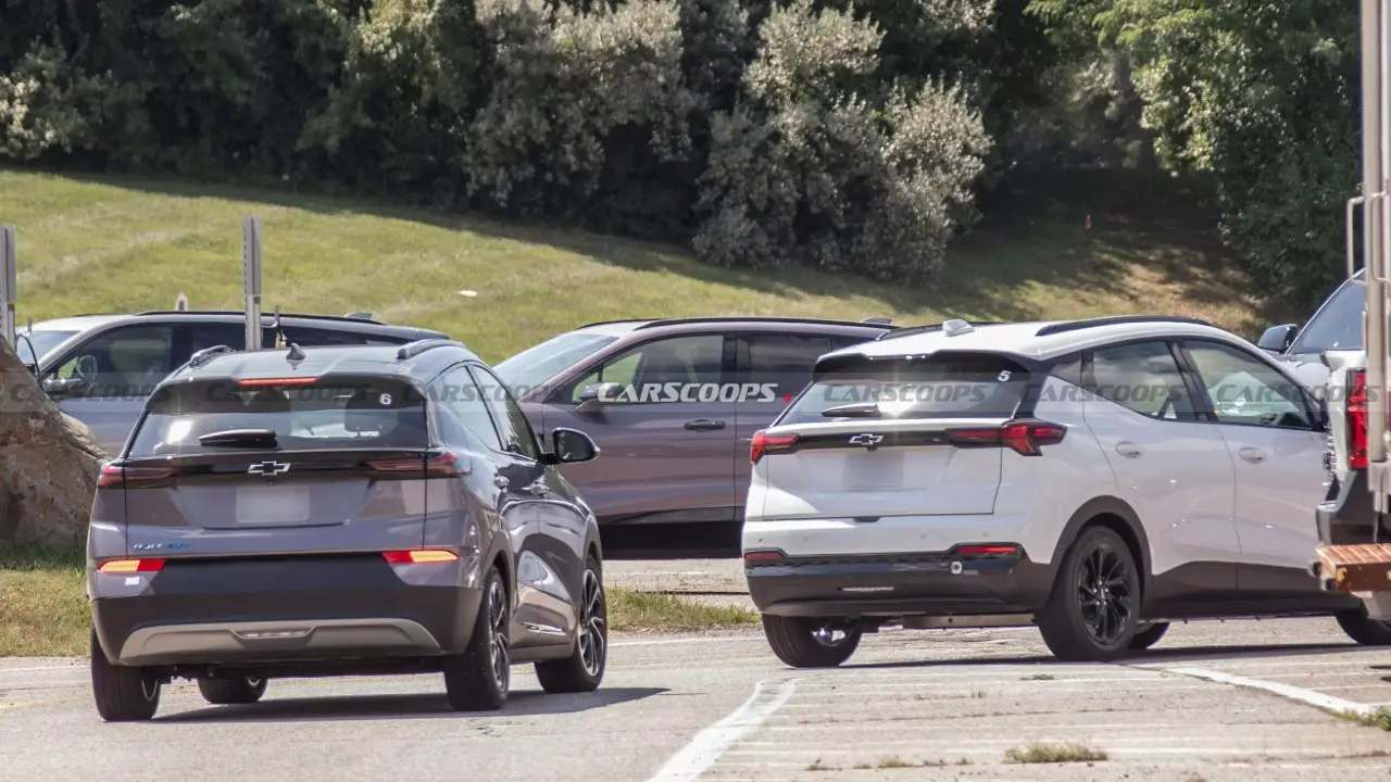 Chevrolet Bolt 2027 flagrado sem camuflagem nos Estados Unidos em teste