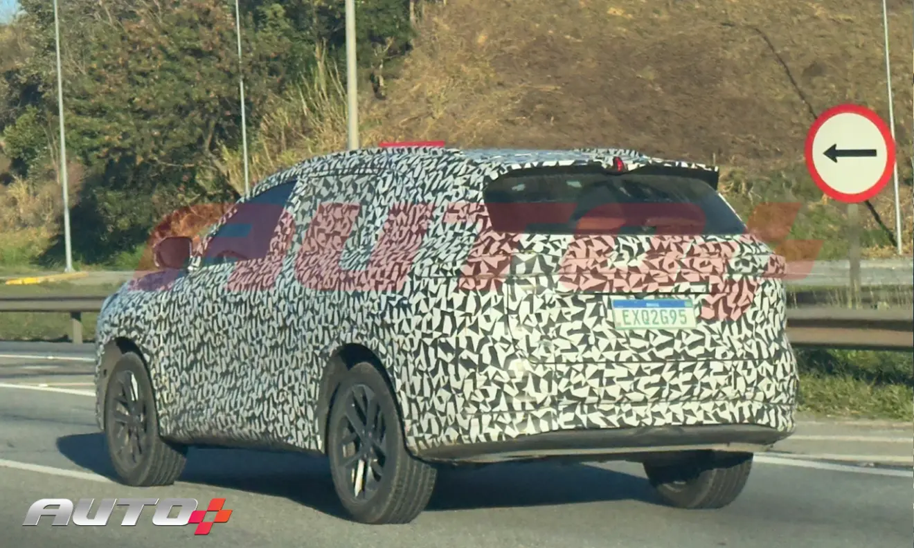 Changan CS75 Plus com camuflagem de traseira