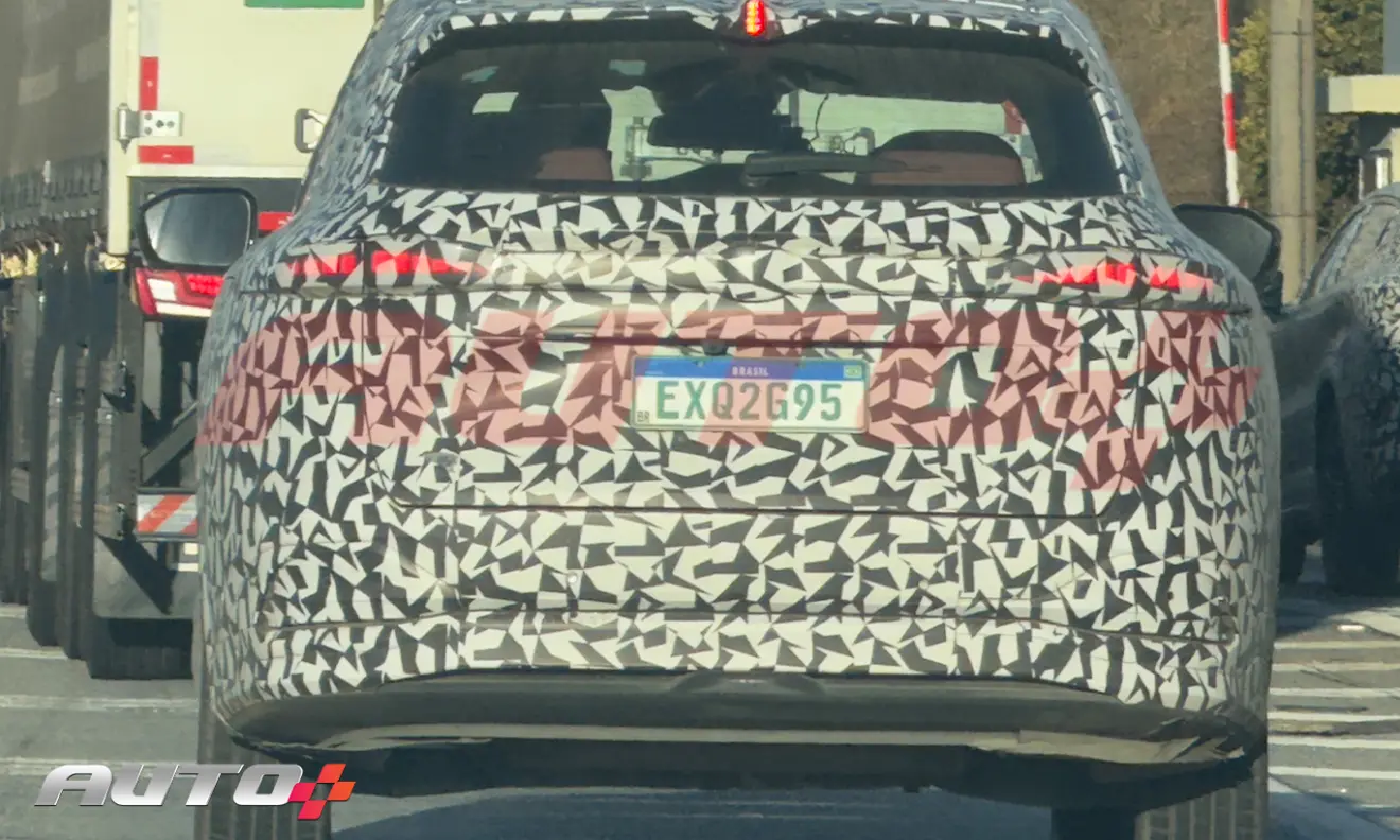 Changan CS75 Plus com camuflagem de traseira