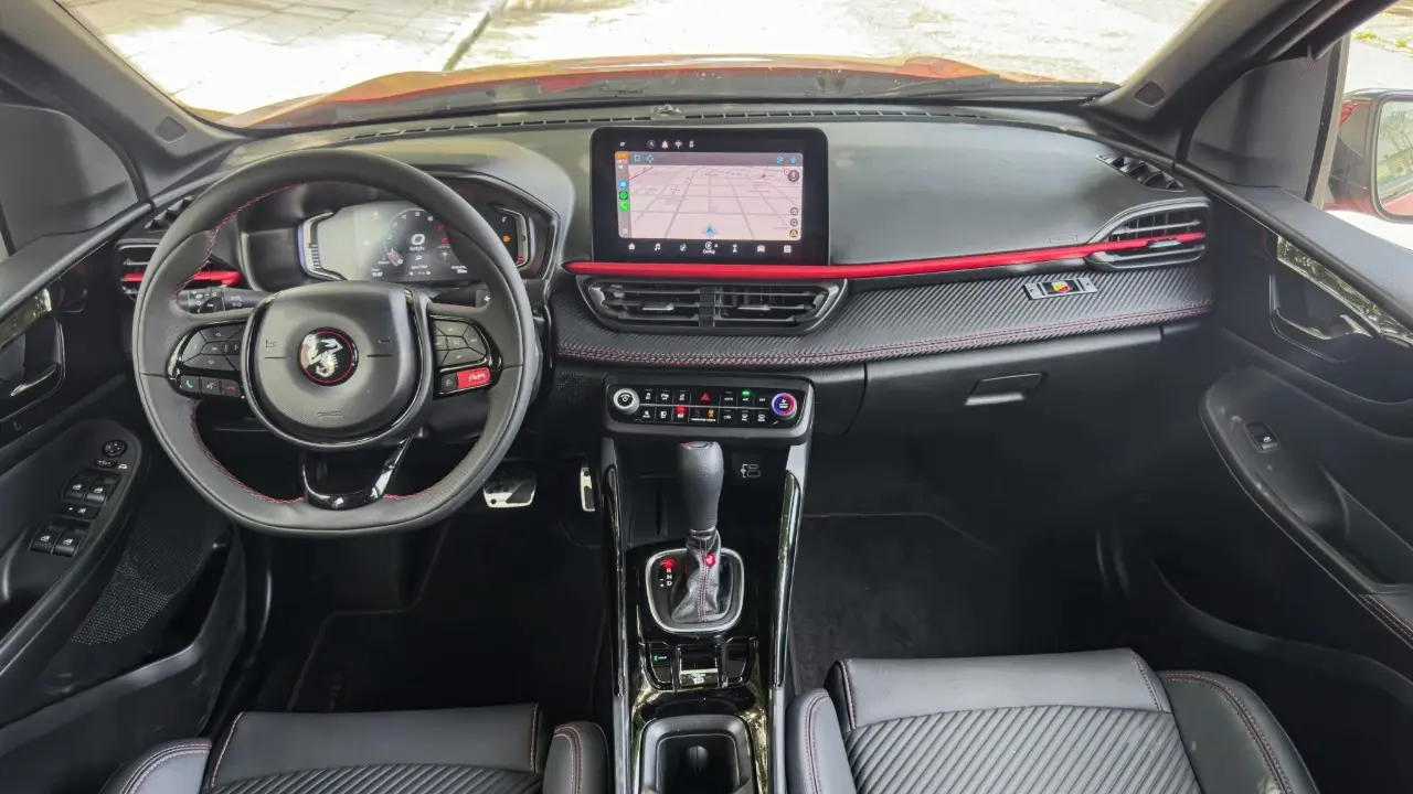 Interior e painel do Fiat Fastback Abarth
