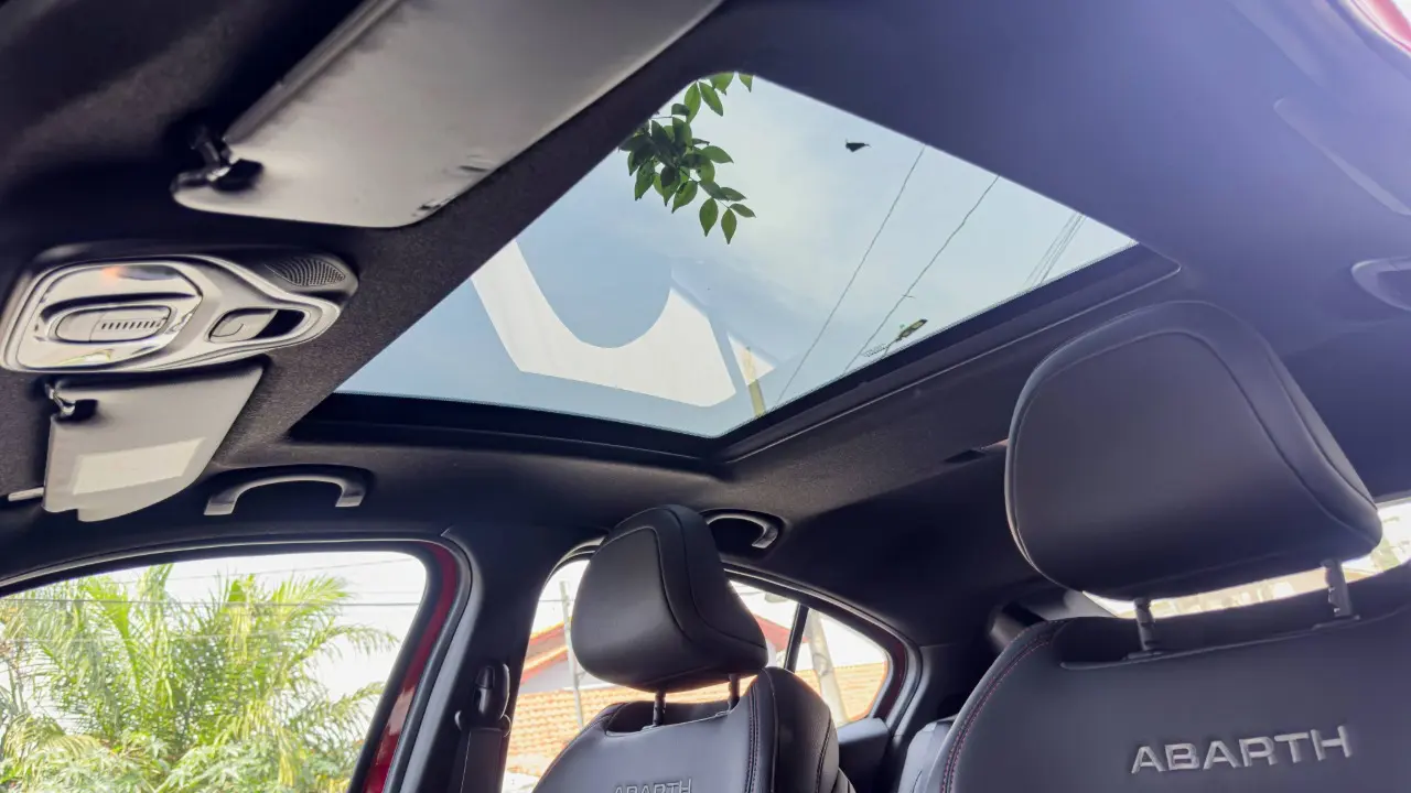 Teto solar do Fiat Fastback Abarth