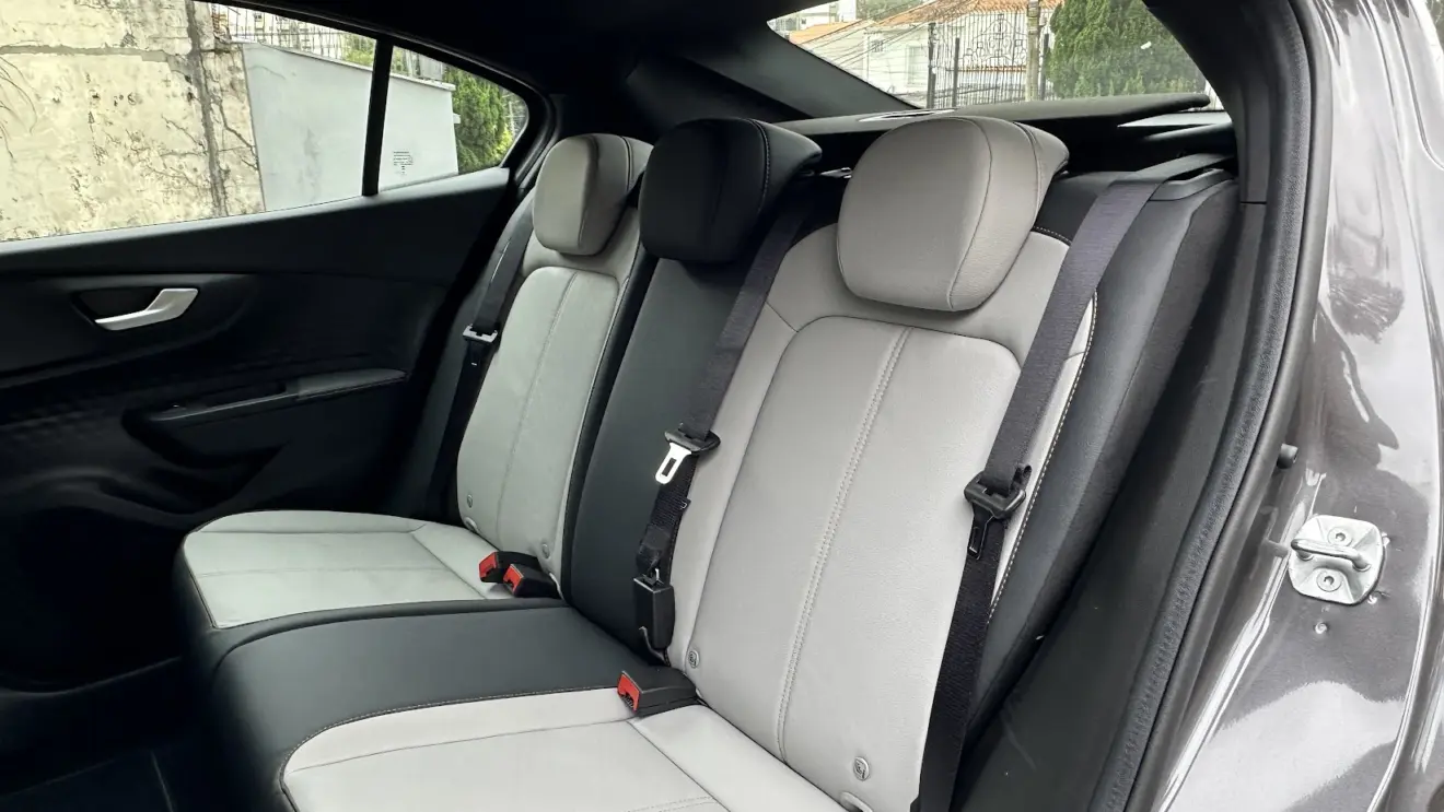 Bancos traseiros do Fiat Fastback IMpetus Hybrid