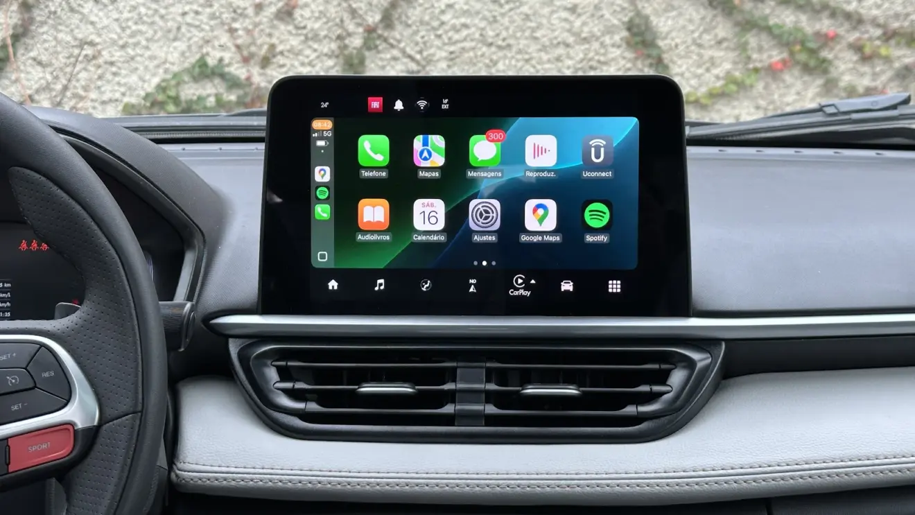 Multimídia de 10,1 polegadas do Fiat Fastback IMpetus Hybrid