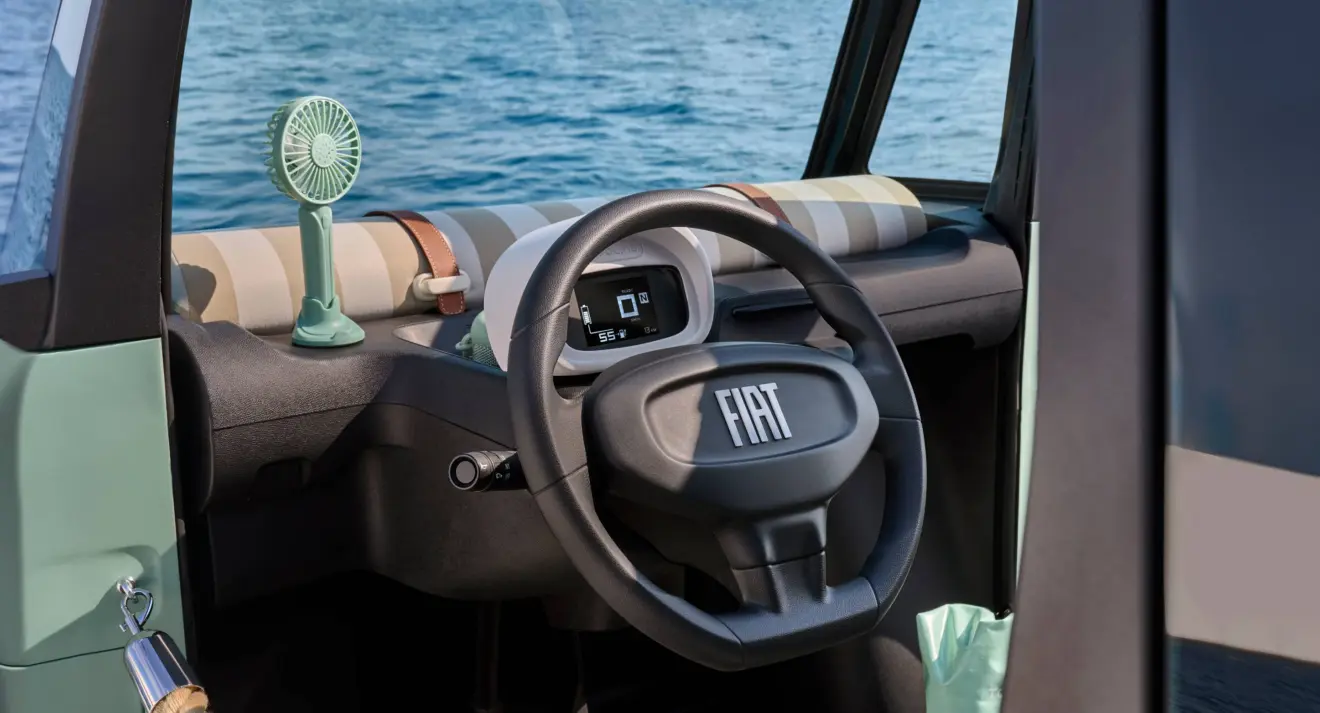 Interior retrô do elétrico Fiat Topolino