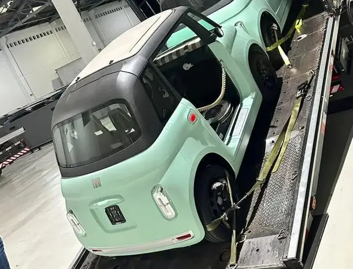 Fiat Topolino chega ao Brasil, mas não pode circular nas ruas