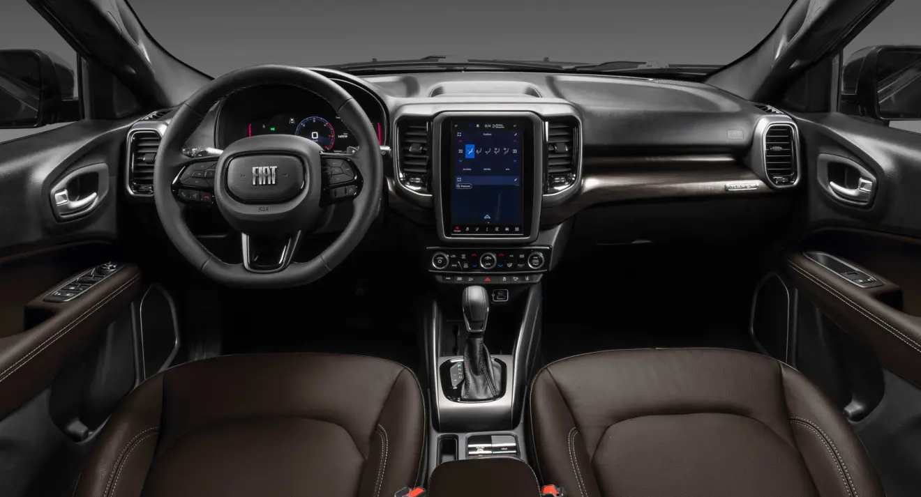 Interior com revestimentos em marrom da Fiat Toro Ranch 2026 