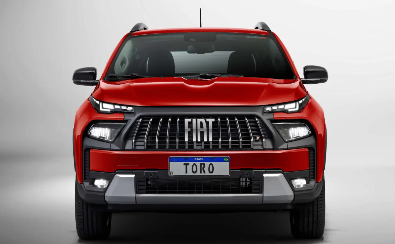 Fiat Toro Volcano 2026 vermelha parada de frente