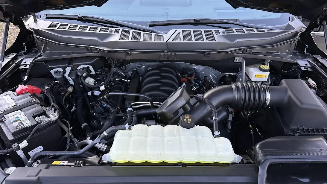 Motor V8 5.0 Coyote da Ford F-150 Lariat Chrome