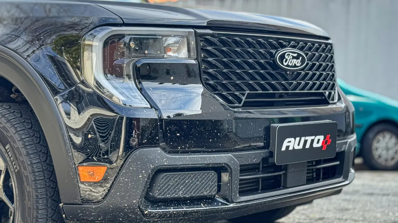 Ford Maverick Lariant Black estática na cor preta