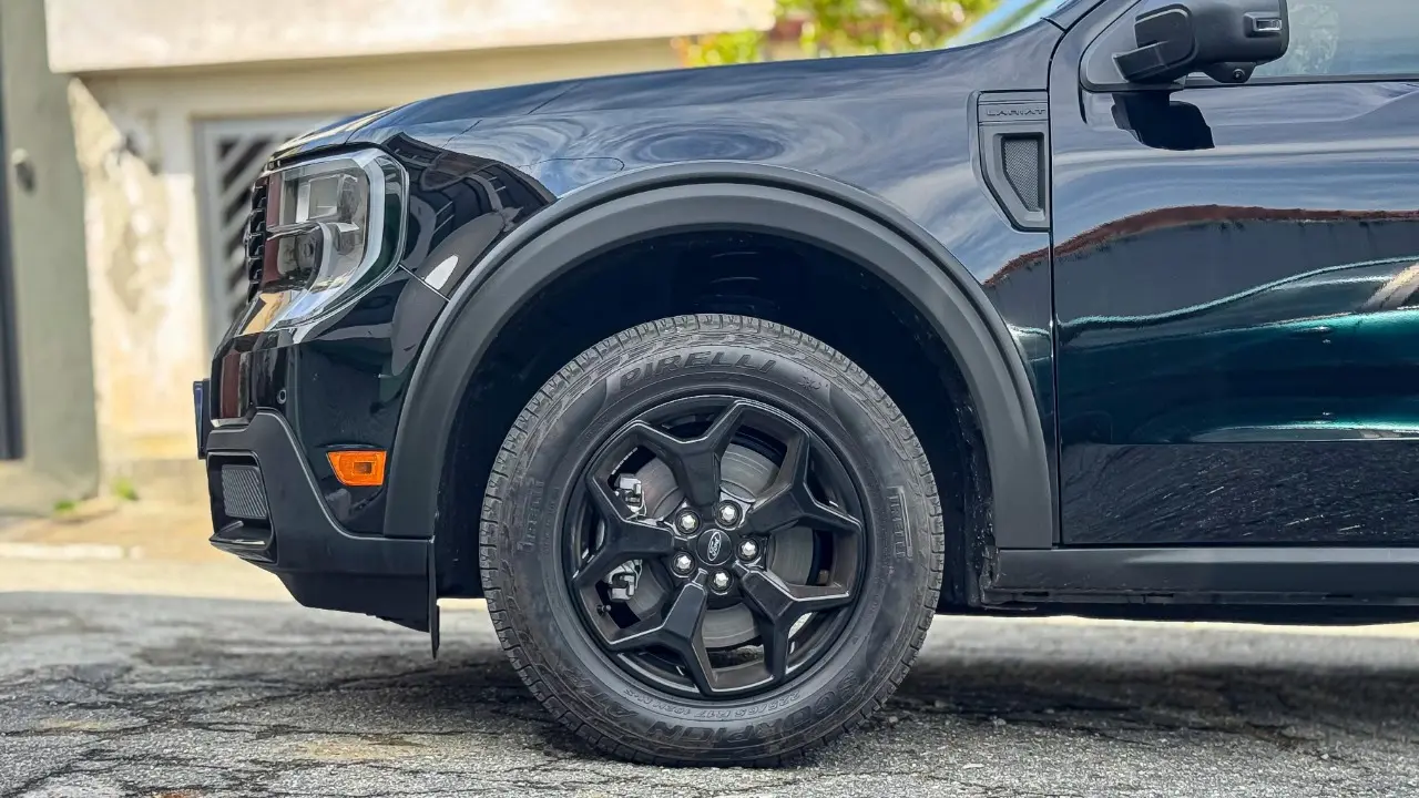 Rodas da Ford Maverick Lariant Black estática na cor preta