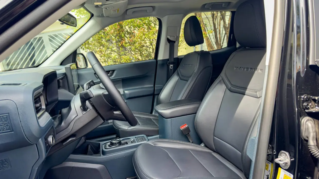 Bancos dianteiros da Ford Maverick Lariant Black
