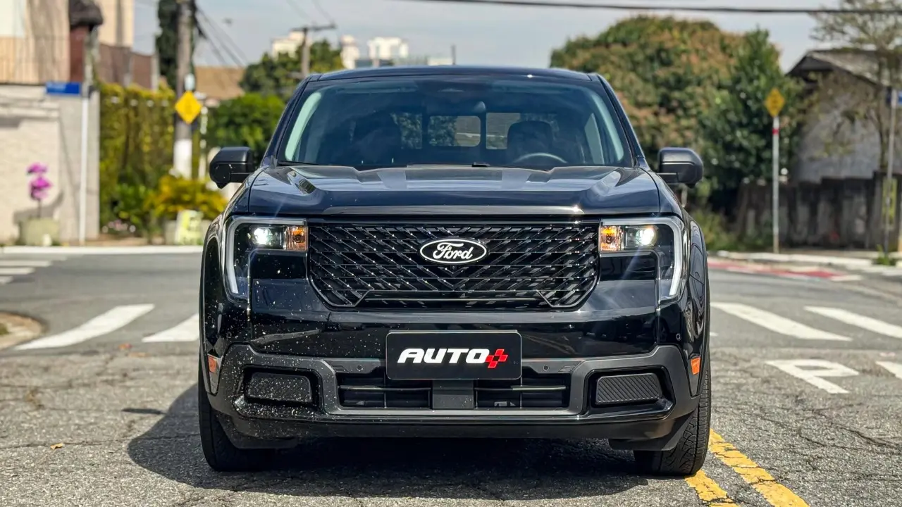 Ford Maverick Lariant Black estática na cor preta