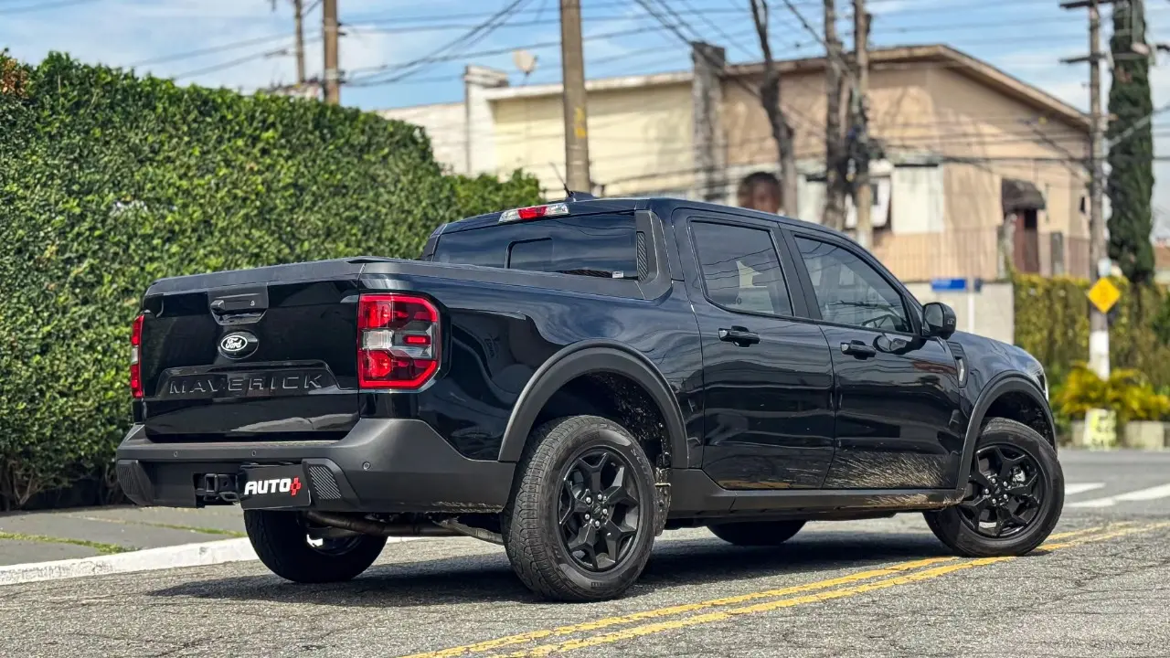 Ford Maverick Lariant Black estática na cor preta