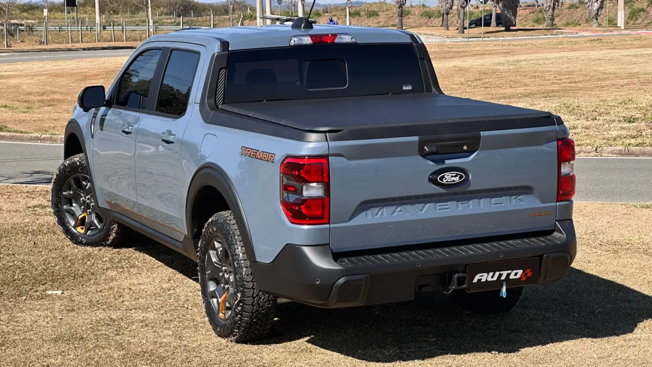Ford Maverick Tremor azul de frente
