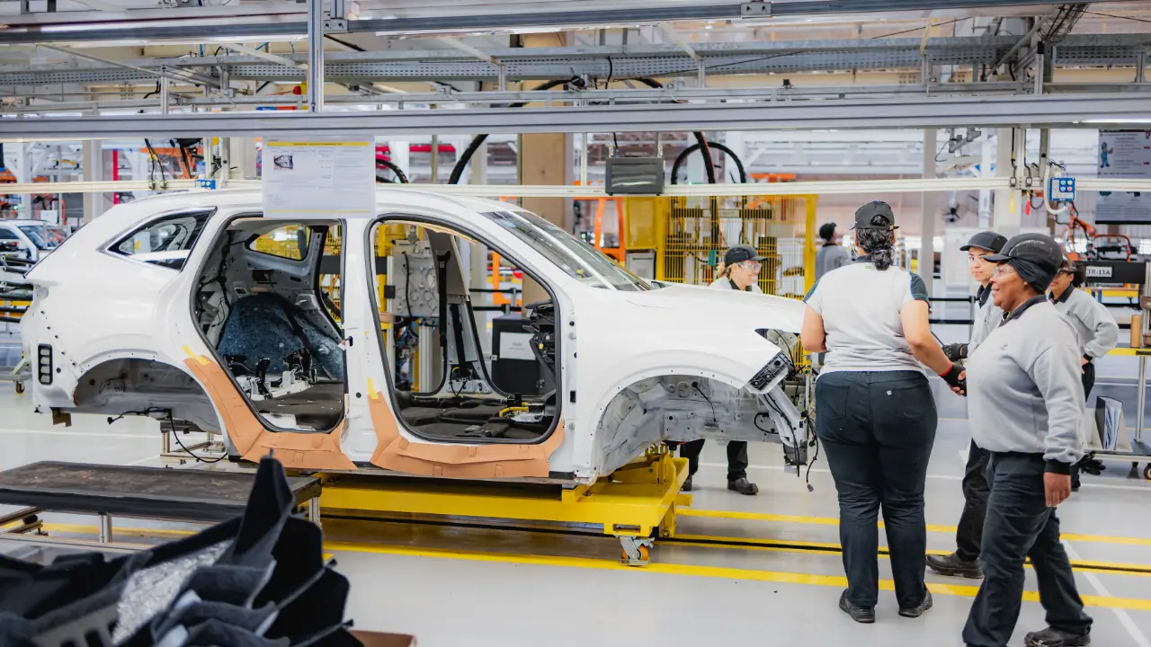 Fábrica da GWM na linha de montagem com Haval H6