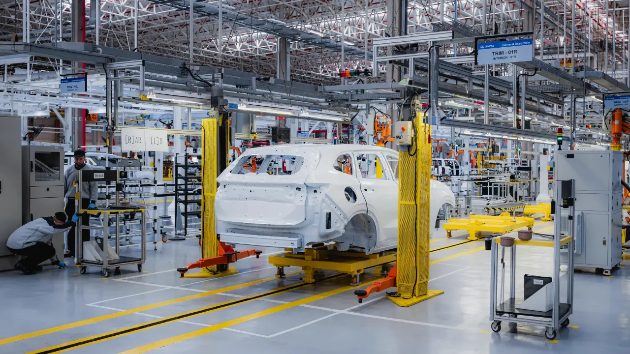 Fábrica da GWM na linha de montagem com Haval H6