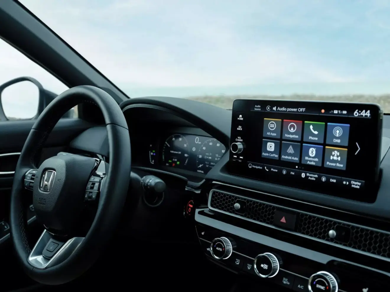 Interior com telas ligadas do Honda Civic hatch reestilizado