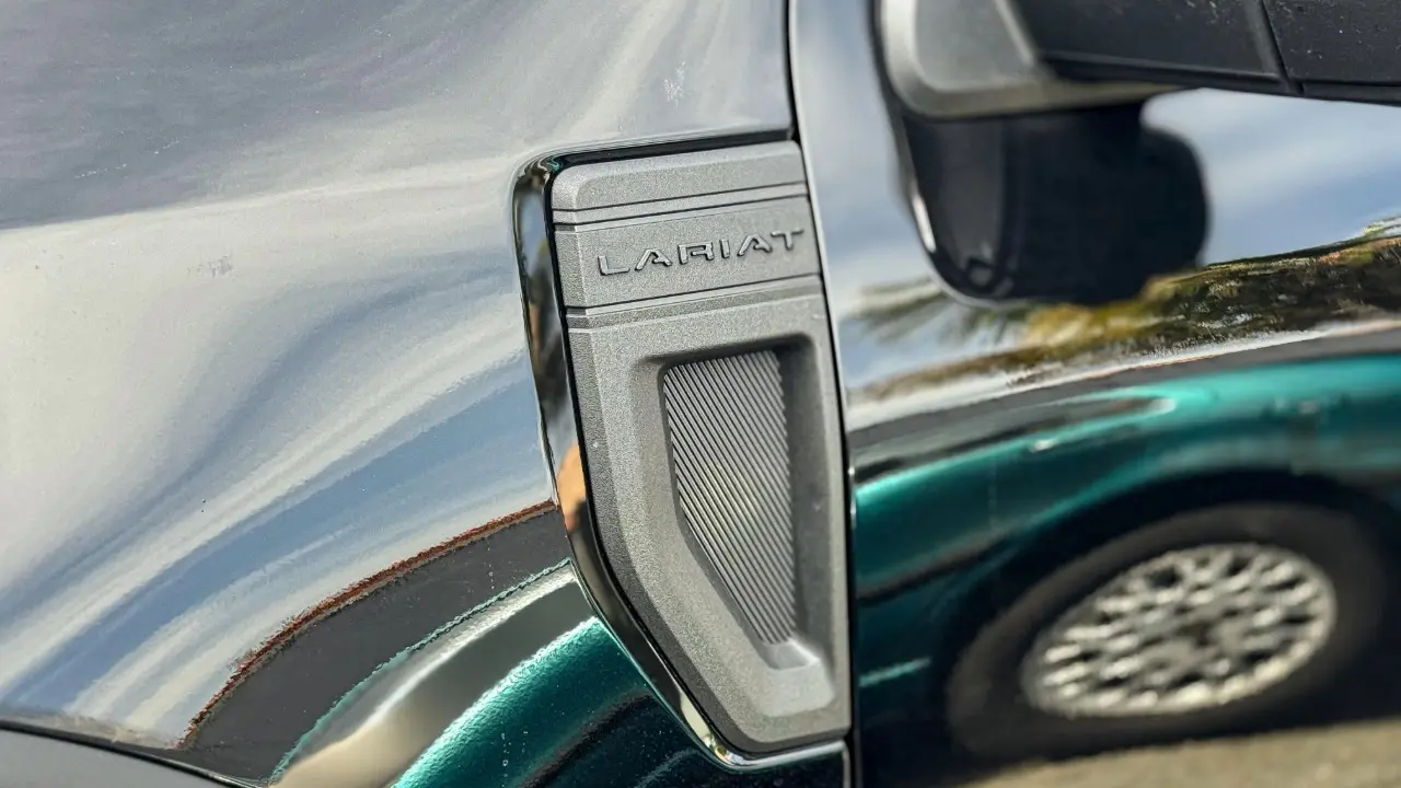 Ford Maverick Lariant Black estática na cor preta