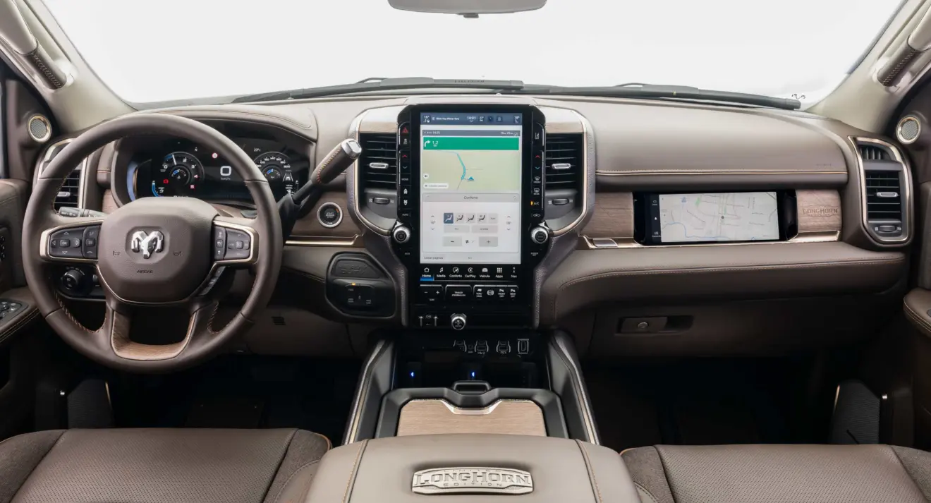 Interior da Ram 3500 Limited Longhorn