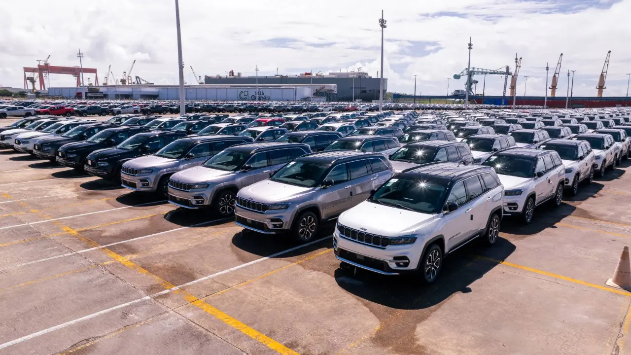 Jeep Commander no porto de Suape (PE)