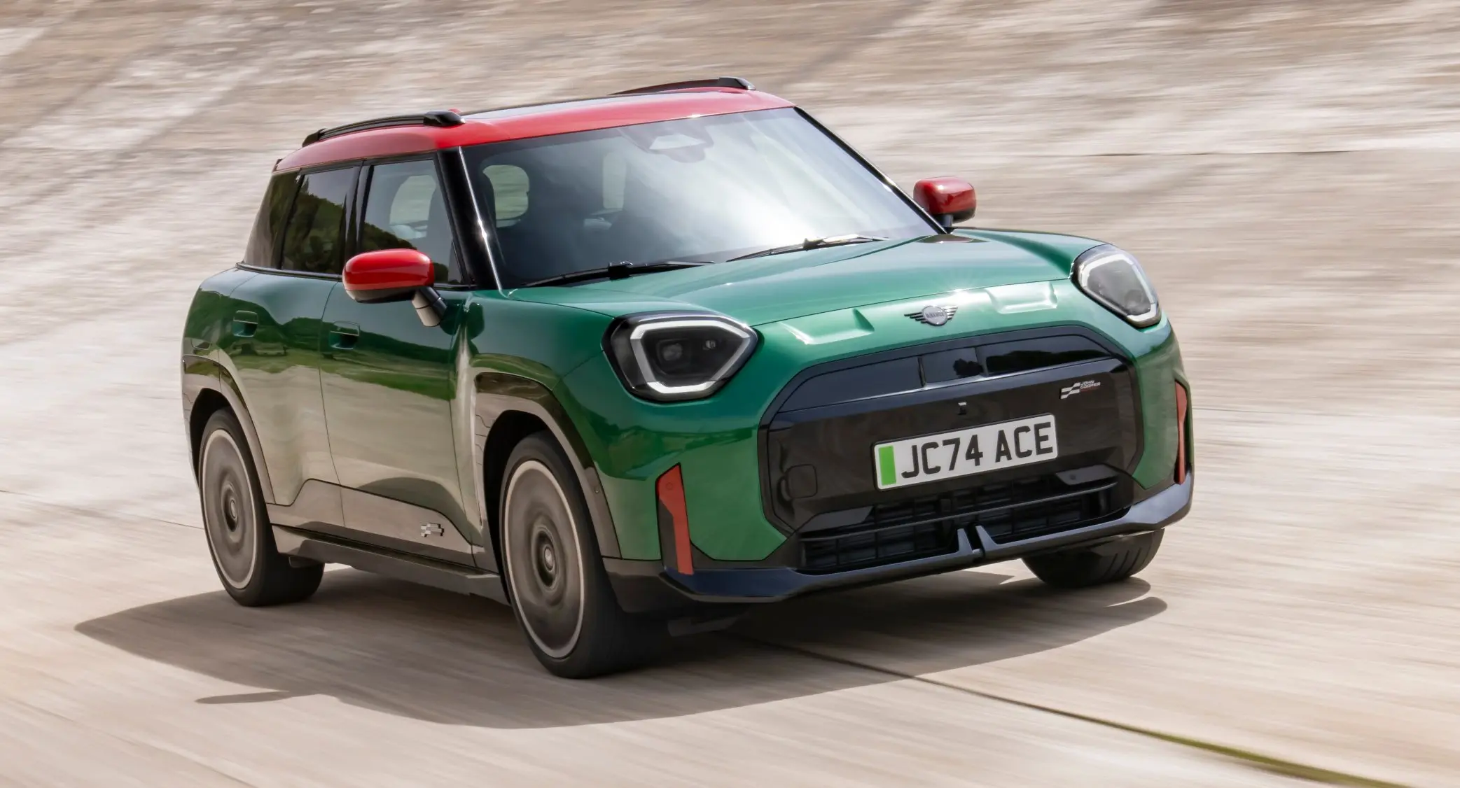 Mini Aceman JCW é maior que o Mini JCW elétrico e mais caro