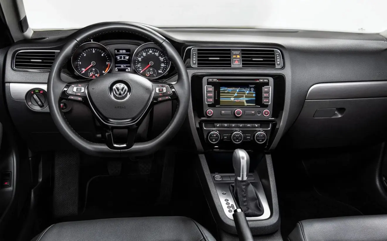 Interior do Volkswagen Jetta Comfortiline 1.4 TSI 2016