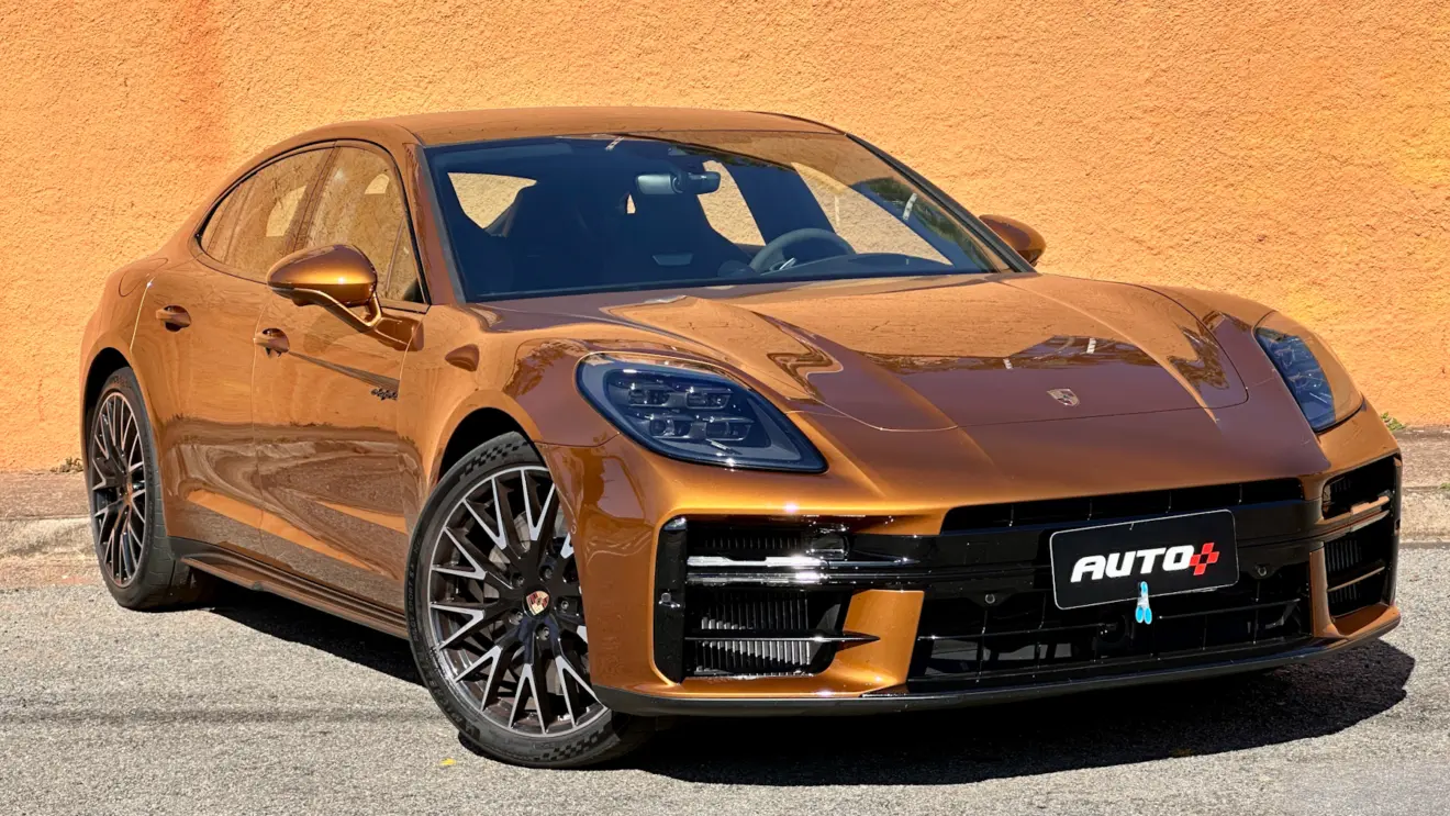 Porsche Panamera 4S e-Hybrid laranja de frente
