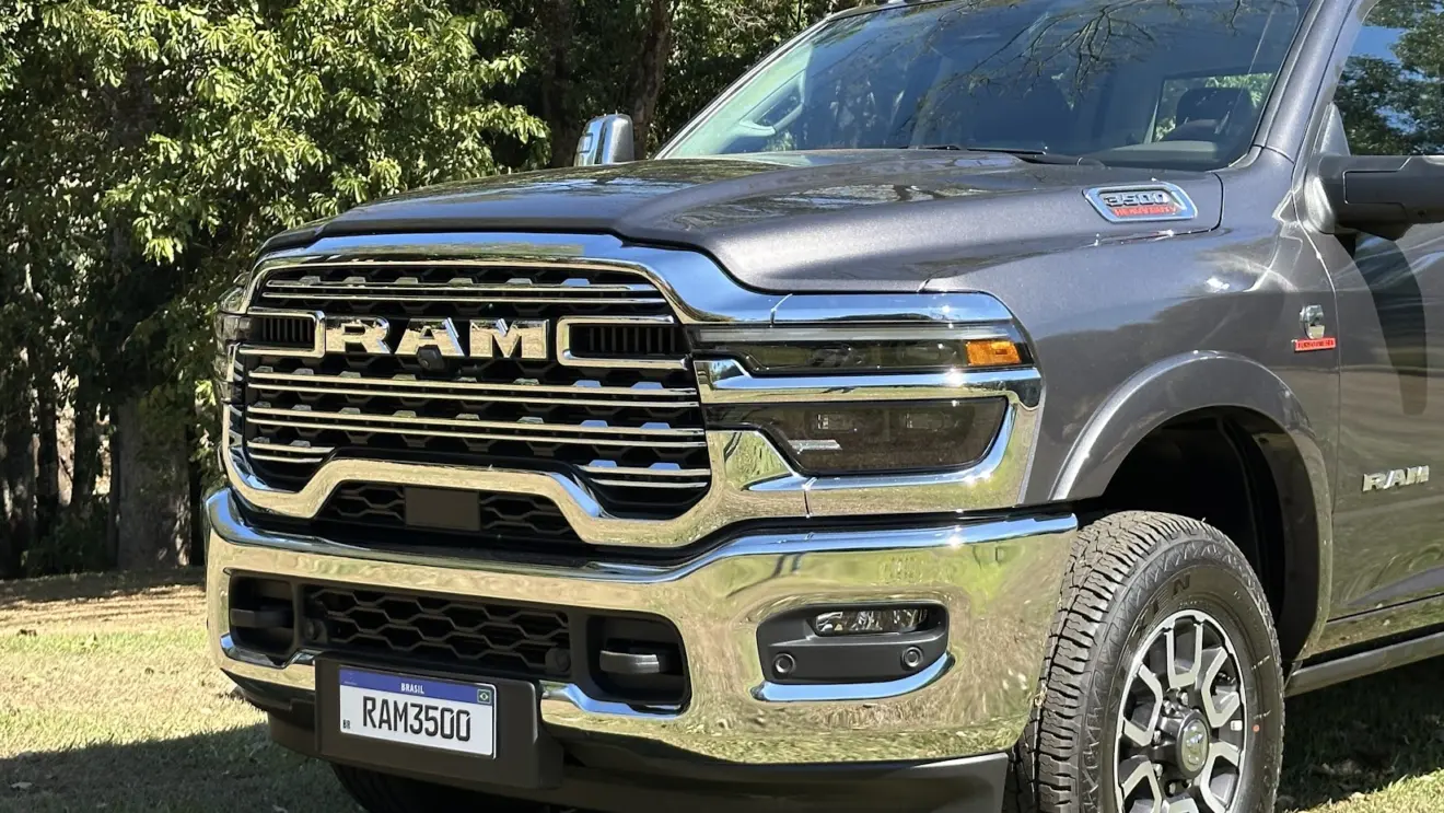 Nova grade frontal cromada da Ram 3500 Limited Longhorn