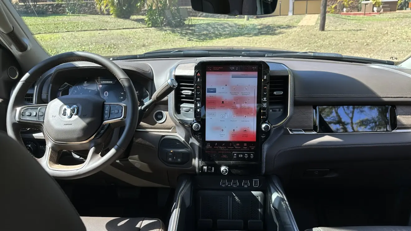 Painel revestido em couro da Ram 3500 Longhorn