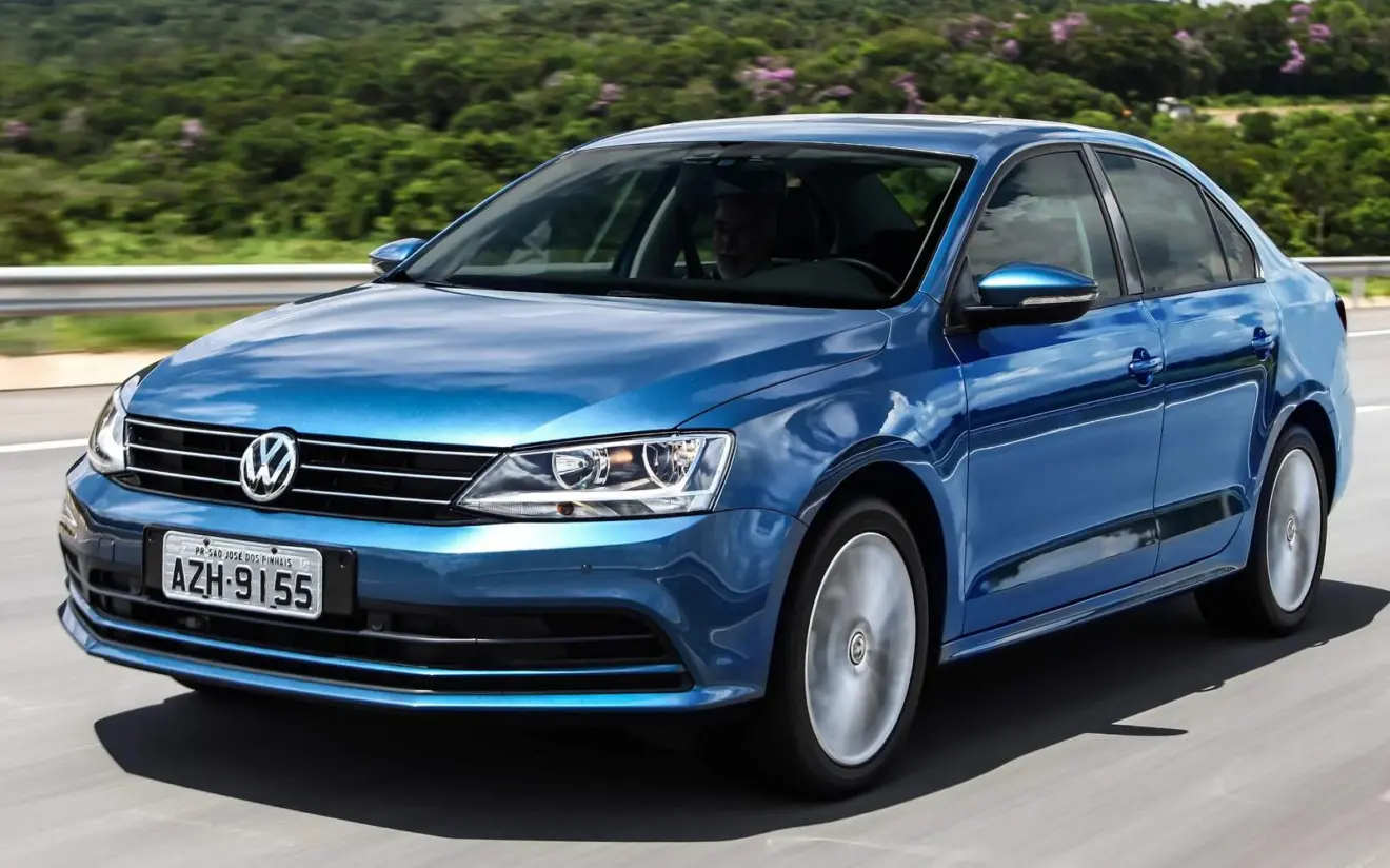 Volkswagen Jetta Comfortiline 1.4 TSI em movimento 2016
