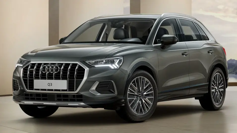 Audi Q3 Performance 45 TFSI cinza visto de lado e com DRL's acesos