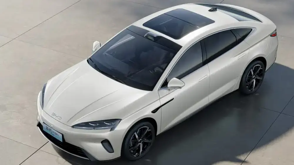 BYD Seal 07 DM-i branco visto de cima