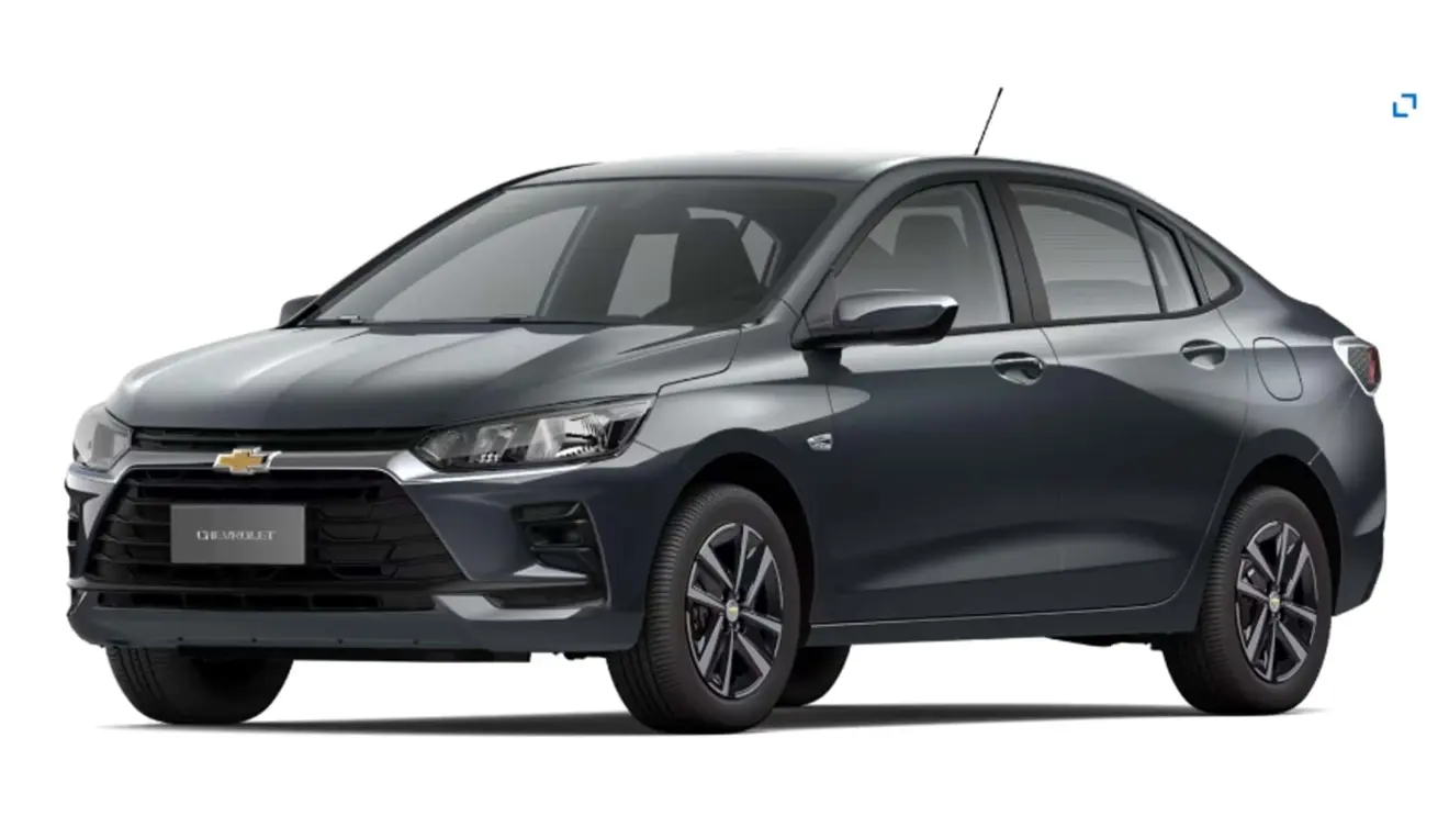 Chevrolet Onix Plus LT cinza visto de lado