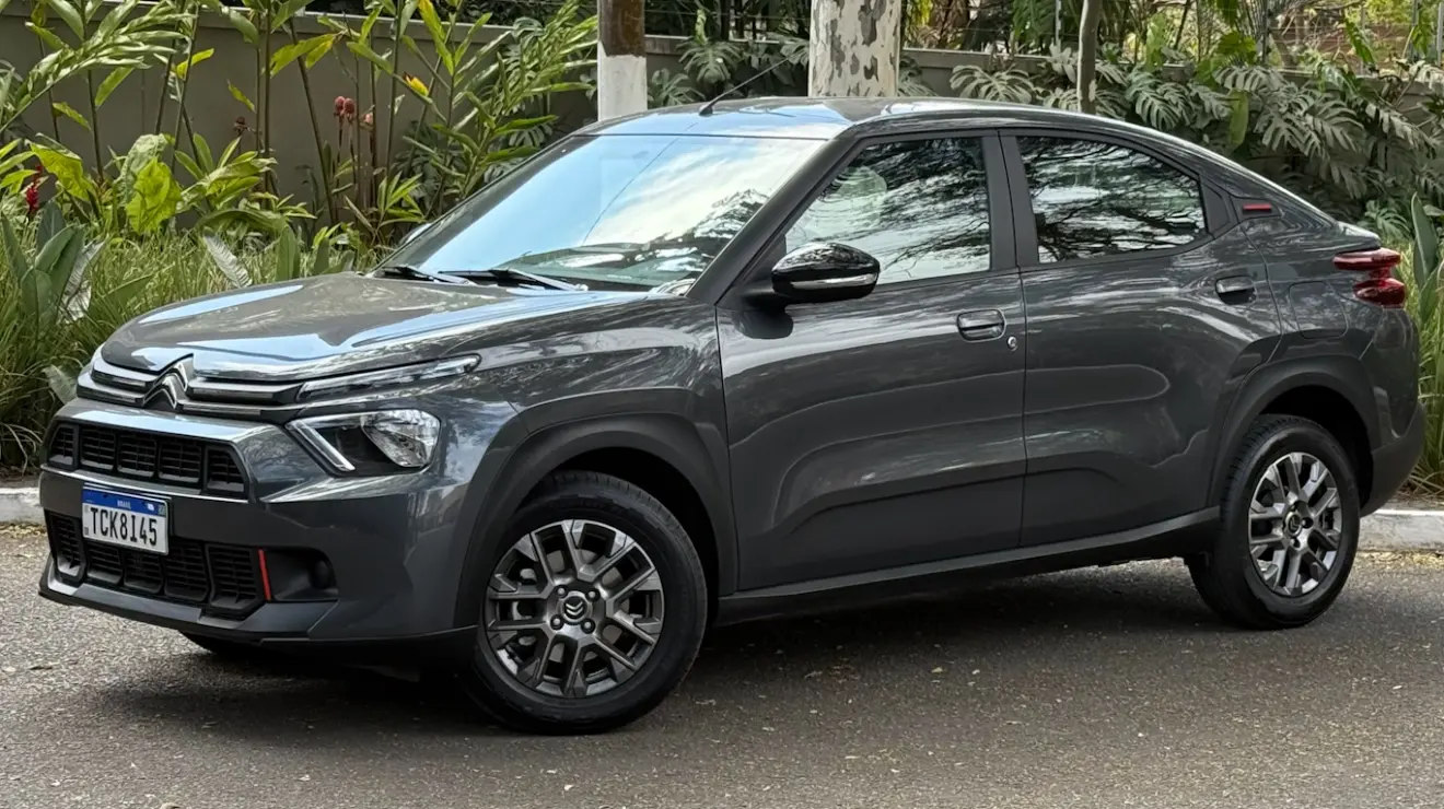 Citroën Basalt Feel T200 CVT cinza visto de lado