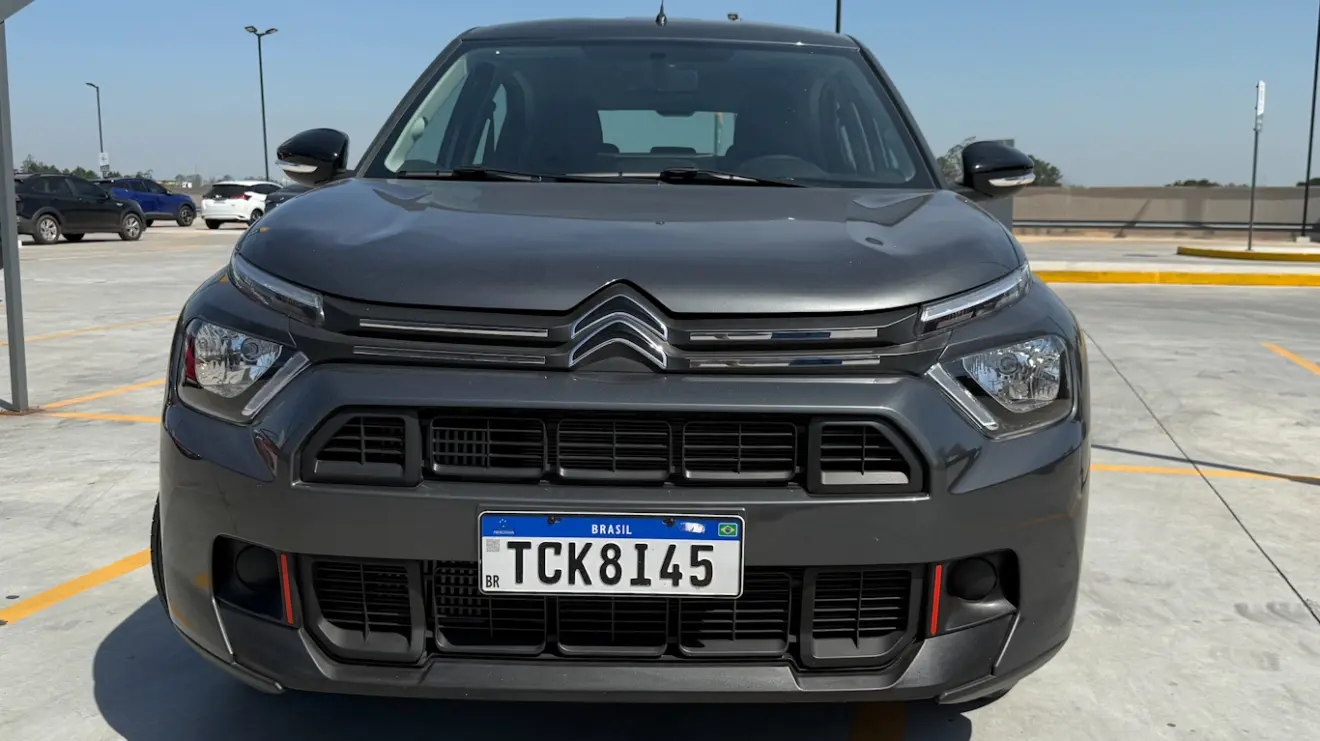 Citroën Basalt Feel T200 CVT cinza visto de frente