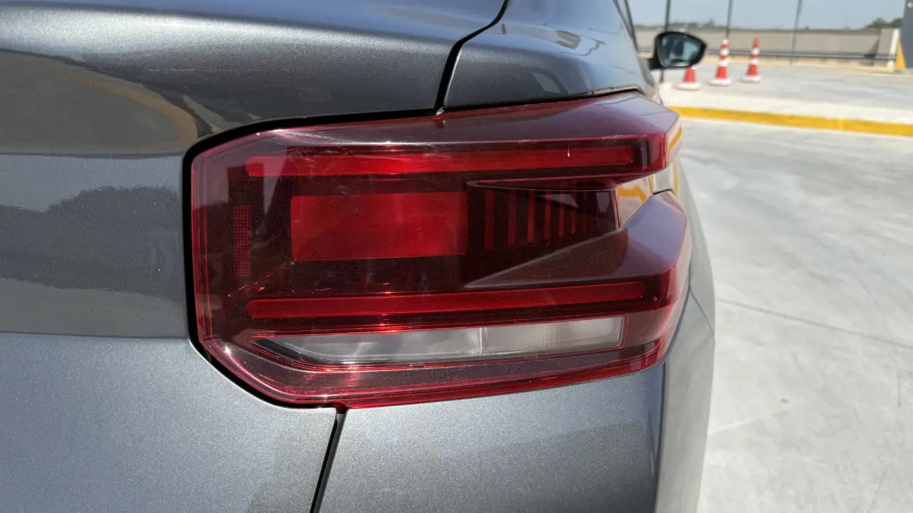 lanterna do Citroën Basalt Feel CVT