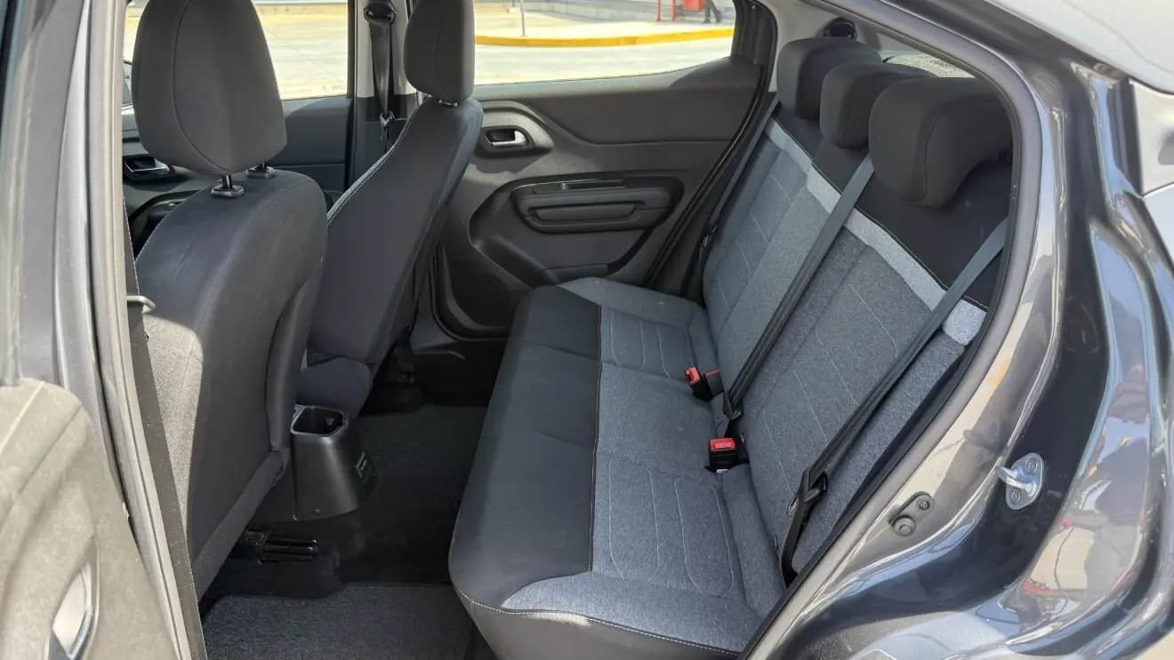 bancos traseiros do Citroën Basalt Feel CVT