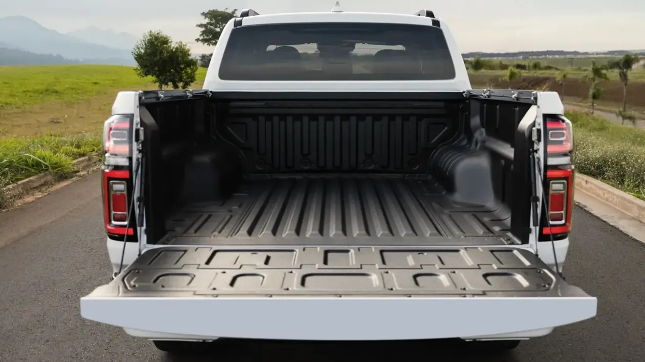 caçamba da GWM Poer P30 com tampa aberta