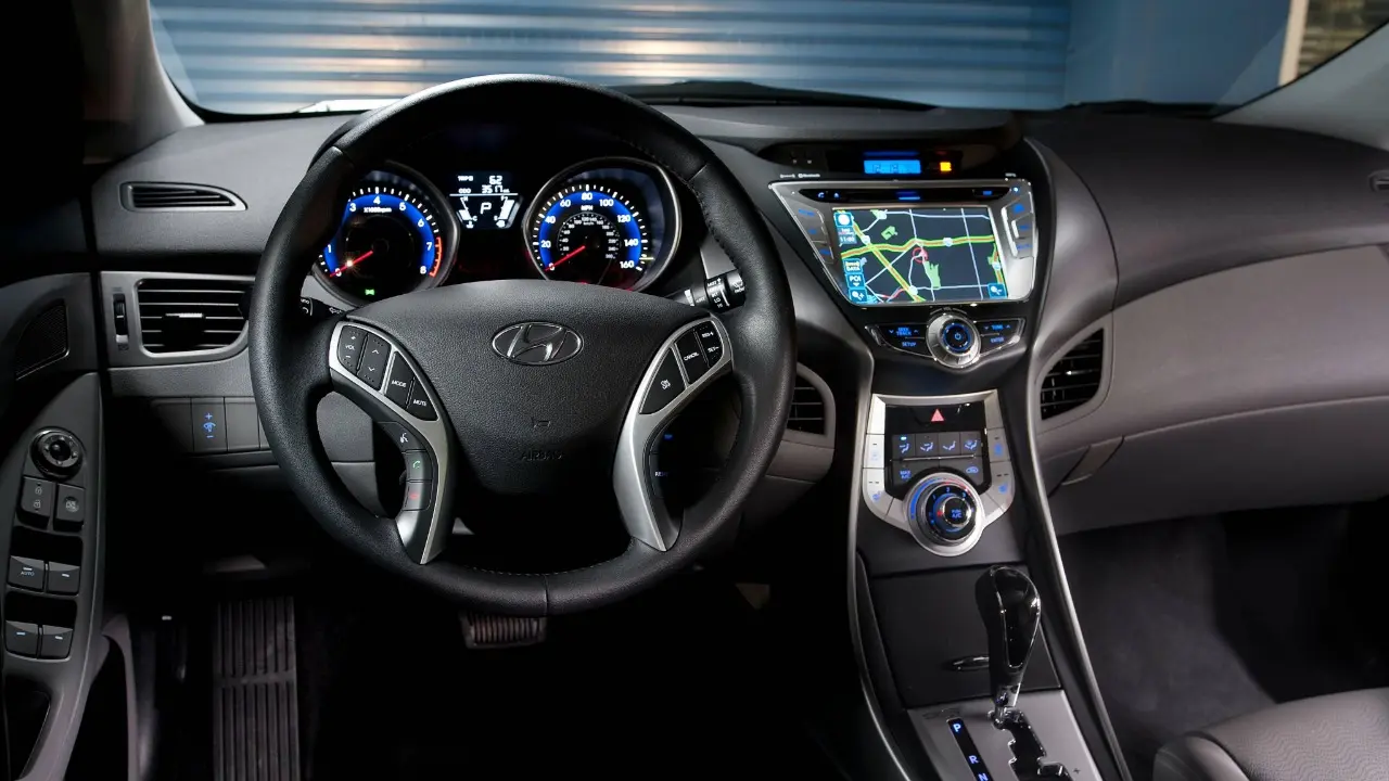 Interior do Hyundai Elantra de 2013