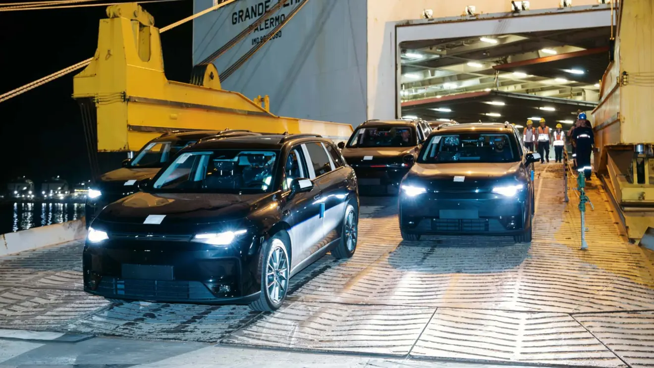 Leapmotor inicia a importação dos SUVs C10 e B10 para o Brasil