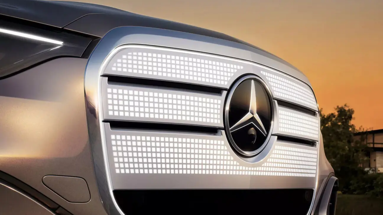 Projeção da grade iluminada do novo Mercedes-Benz GLC elétrico