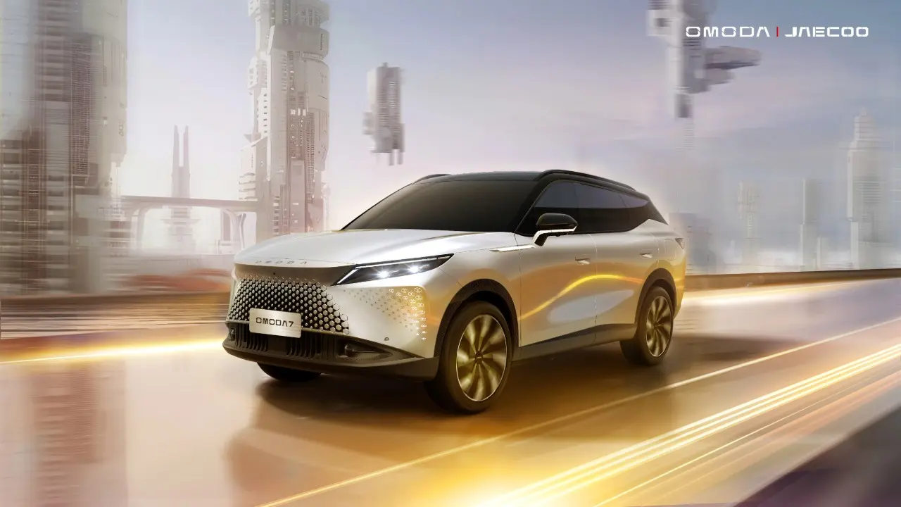 Omoda 7 PHEV em arte em movimento na cor branca