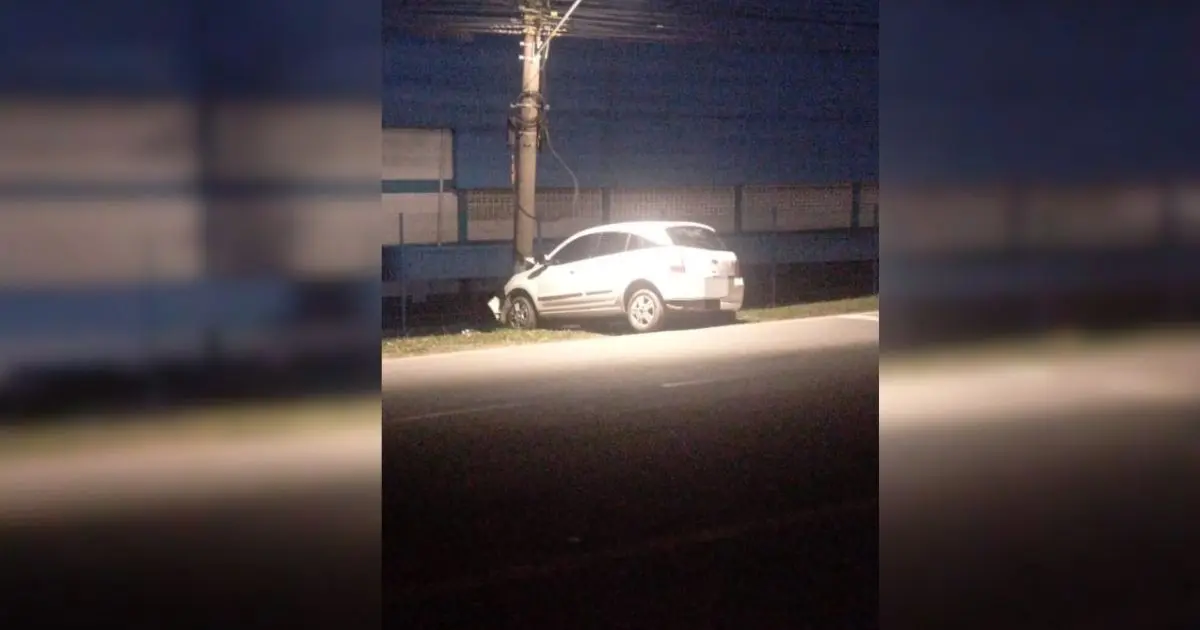 Chevrolet Agile envolvido em acidente na SC-445