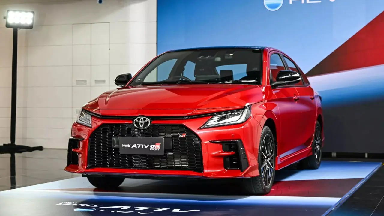 Toyota Yaris Activ vermelho da Tailândia