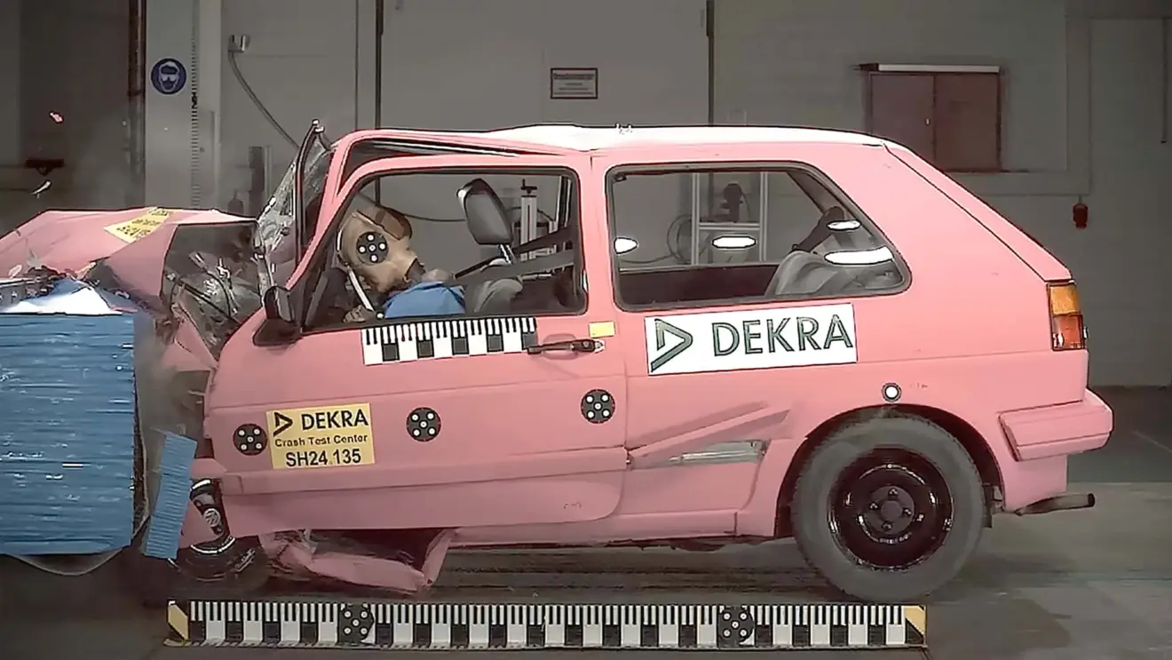 Volkswagen Golf Mk2 de 1989 em crash test alemão