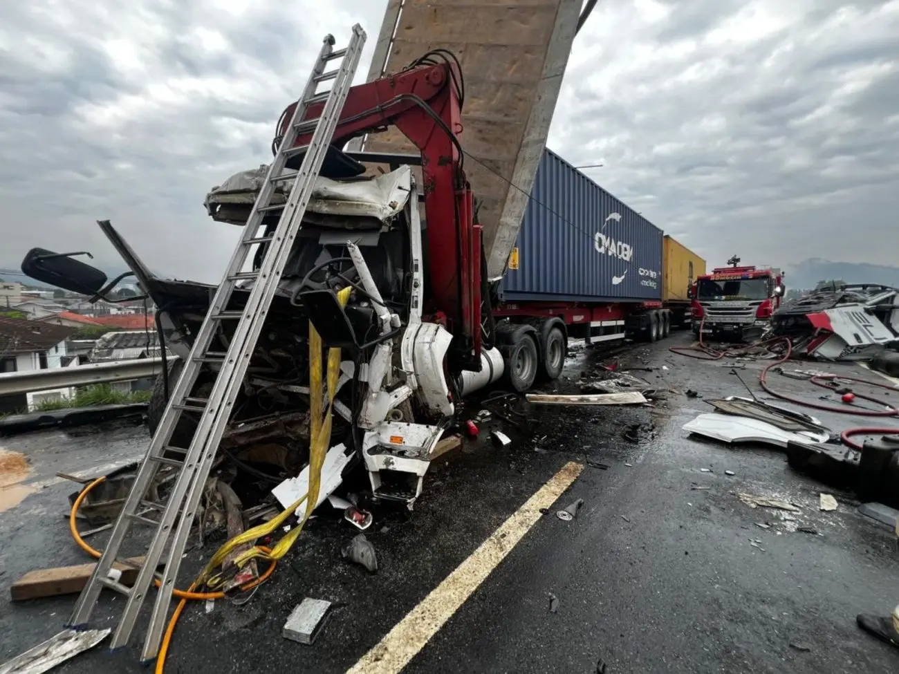 Acidente com caminhão em Indaial 