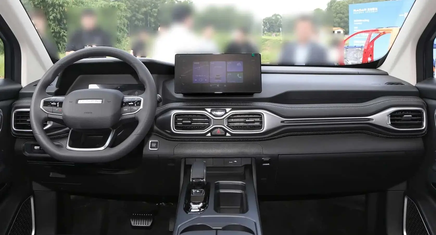 Caminhonete Radar RD6 PHEV prata parada de frente