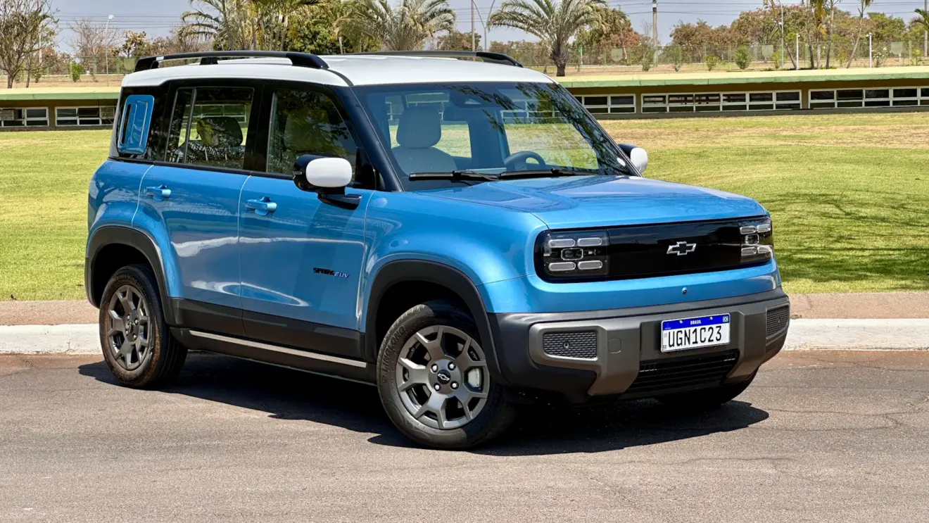 Chevrolet Spark EUV azul de frente