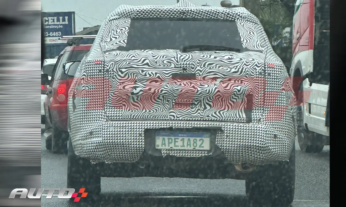 flagra nissan kait 2026 de traseira com camuflagem